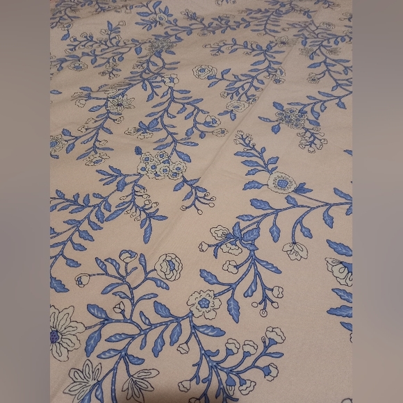 Charlotte Moss table cloth - Picture 2 of 6